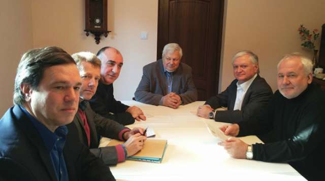In Krakau haben kritische Karabach Verhandlungen begonnen - Aktualisiert