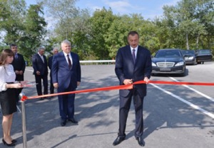 Le président de la République inaugure une nouvelle école maternelle à Cheki