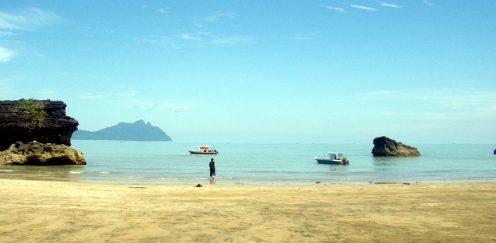 Azerbaijan begins monitoring beaches