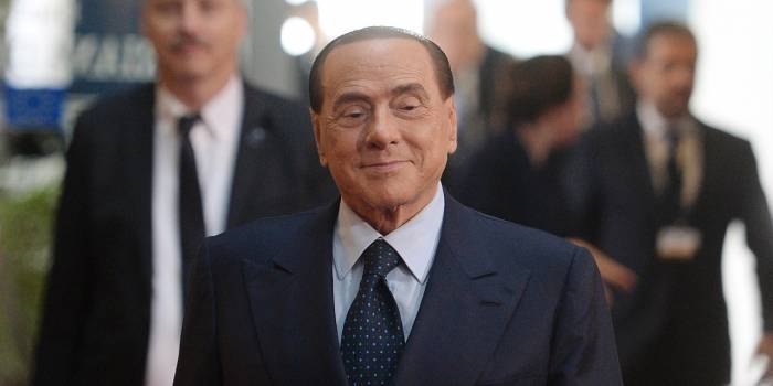 Berlusconi salue la tribune signée en France par Deneuve