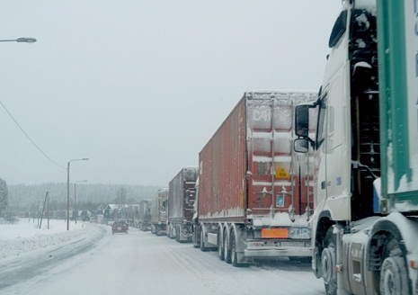 Traffic still closed on highway between Georgia, Russia
