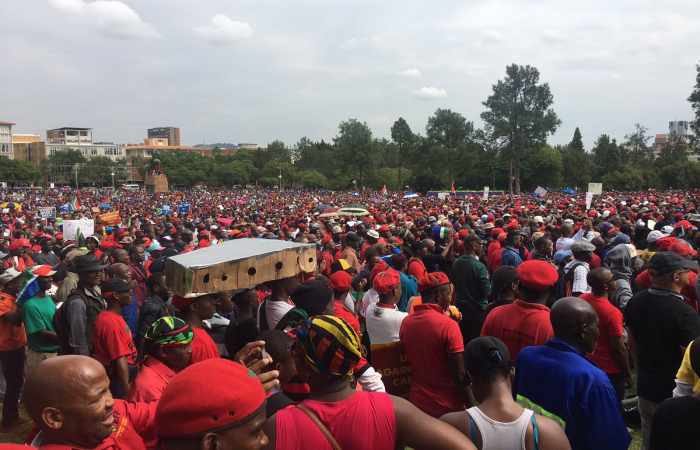 Les Sud-Africains dans la rue contre Zuma