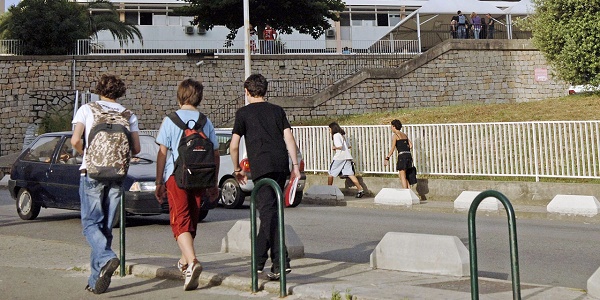 En Suisse, les élèves musulmans devront serrer la main de leurs profs