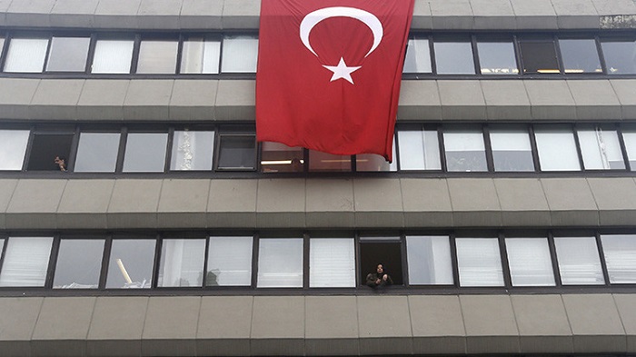 Turquía ordena detener a 42 periodistas