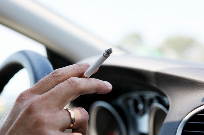 En Ecosse, fumer en voiture en présence d`un enfant est désormais interdit