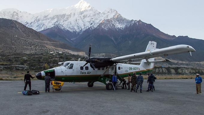 Propellermaschine verschwindet in Nepal