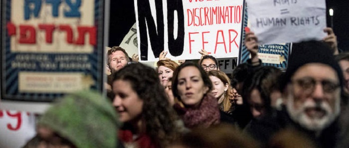 Près d`un millier de manifestants anti-Trump à Tel-Aviv