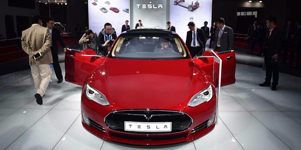 Tesla veut quintupler sa production de voitures électriques d`ici 2018