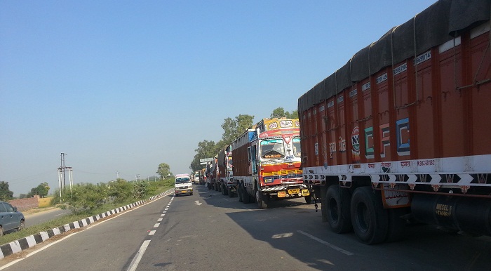 At least 2,000 trucks delayed at Iran-Turkey border