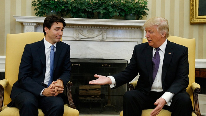 A quoi pensait Trudeau en regardant la main de Trump ?