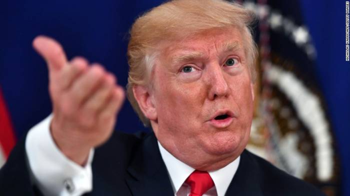 Trump appelle au licenciement d’un journaliste pour un Tweet