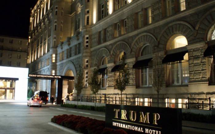Un homme armé arrêté au Trump International Hotel à Washington