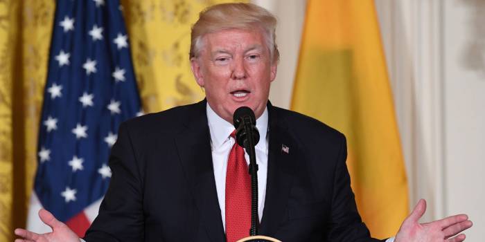 Ingérence russe : Donald Trump n'a "aucune intention" de renvoyer le procureur spécial