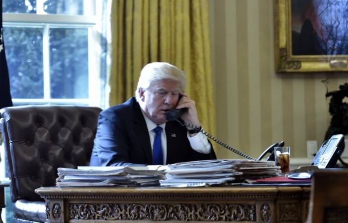 Trump s'entretiendra par téléphone mardi avec Poutine
