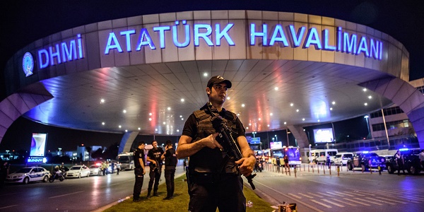 Turquie: au moins 36 tués dans un triple attentat-suicide, l`EI suspecté