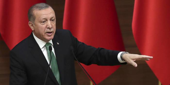 Turquie : 900 nouveaux limogeages, rattachement des services de renseignement à Erdogan