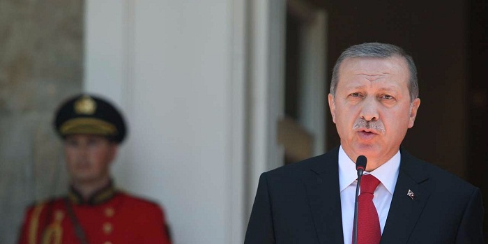Erdogan se recueille sur les lieux de l`attentat d`Ankara