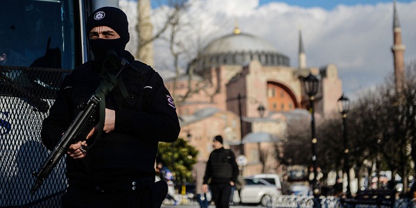 Turquie : la police arrête 13 suspects, dont trois étrangers, après l`attentat d`Istanbul