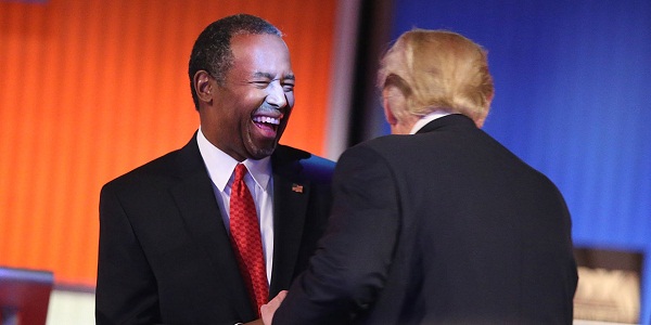 Carson se rallie à Trump dans les primaires américaines