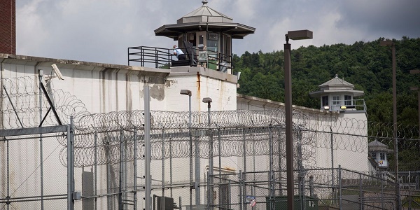 USA : annulation d`une mesure d`Obama limitant les prisons privées