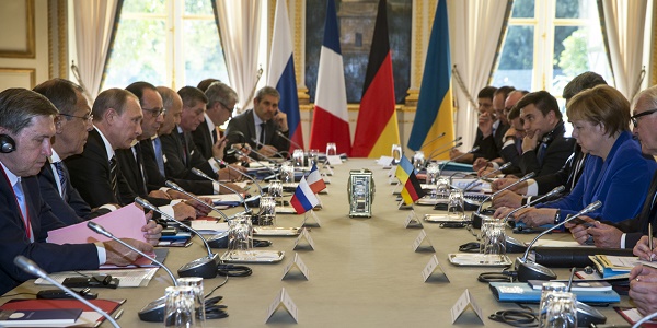 Ukraine : des "contacts" mercredi et jeudi avec Poutine, Merkel et Porochenko