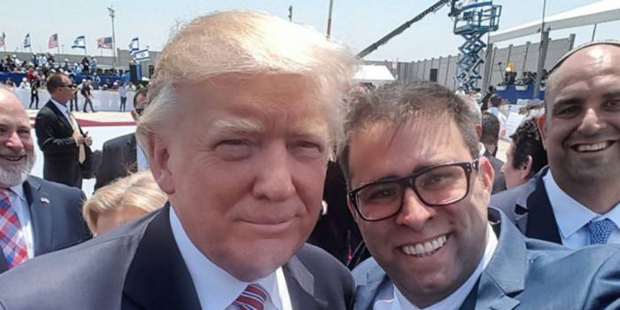 Un député israélien fait jaser en s'offrant un selfie avec Trump