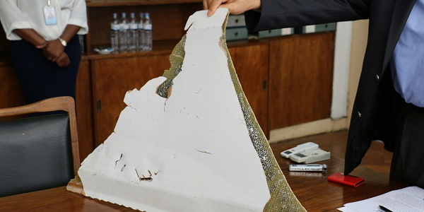 Un nouveau débris suspecté d`appartenir au vol MH370 retrouvé au Mozambique