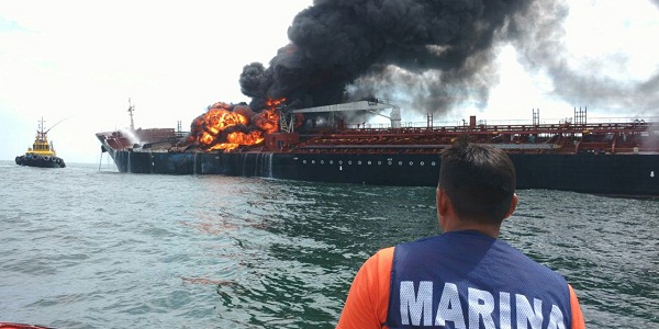 Un tanker en feu dans le Golfe du Mexique avec à son bord 150.000 barils d`hydrocarbures