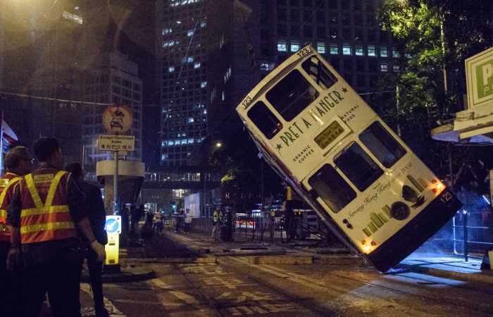 Un tramway se renverse à Hong Kong, 14 blessés
