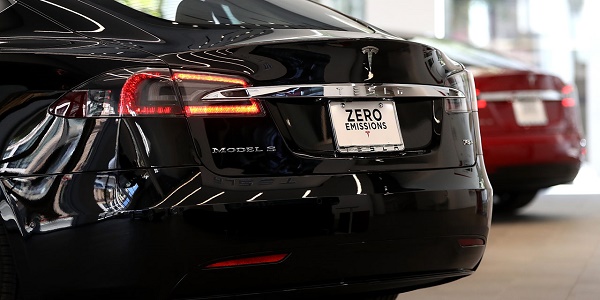 Une voiture Tesla prend feu à Bayonne lors d`un essai