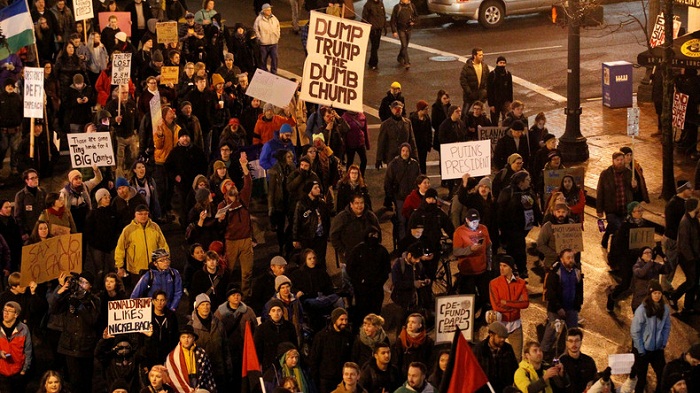 Manifestation anti-Trump à l’université de Washington: une personne blessée par balle