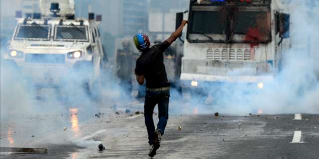 Venezuela : les forces de l'ordre font à nouveau barrage aux opposants