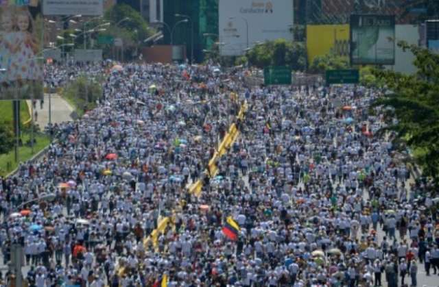 Clashes as Venezuela opposition turns up heat on govt