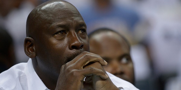 Violences à Charlotte : l`appel au calme de Michael Jordan