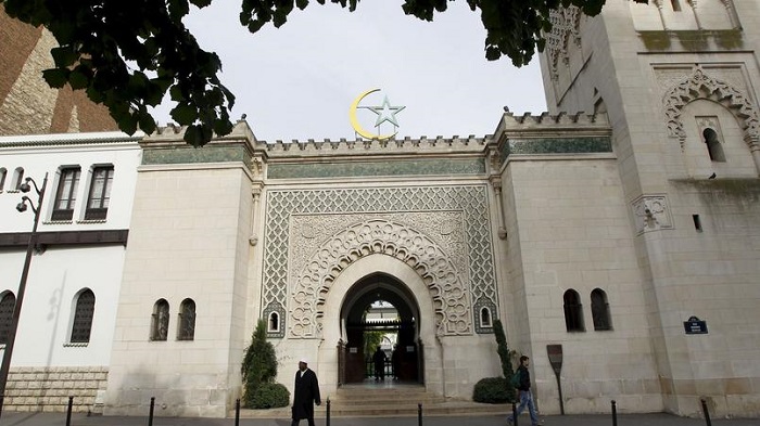 France: Quatre mosquées soupçonnées de l`islamisme radical ont été fermées