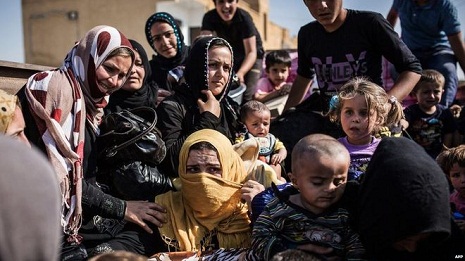 Syria conflict: Number of refugees passes 4 million