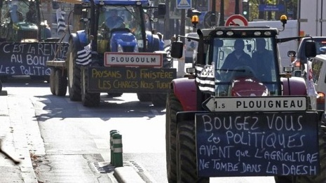 French farmers converge on Paris in prices protest