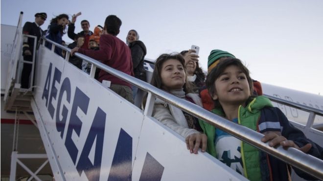 Migrants crisis: Greece sends first refugees to Luxembourg