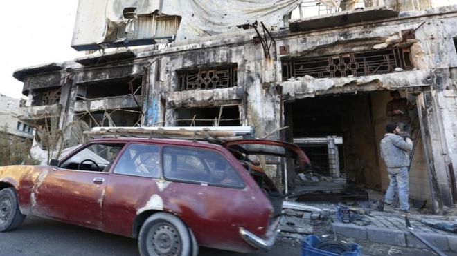 Syria crisis: Rebels `leave Homs` under truce