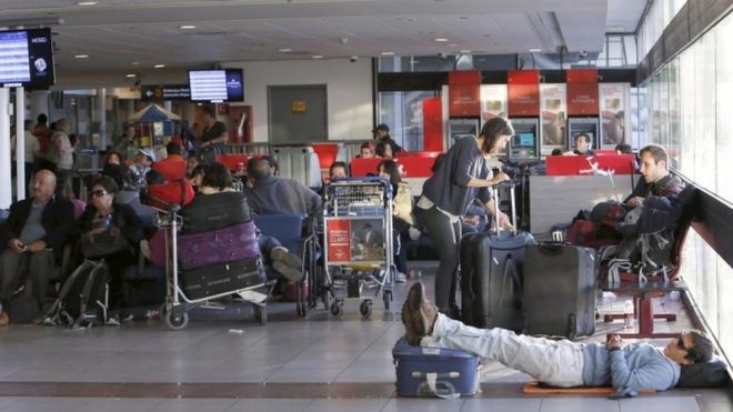 Chile airport workers end strike that left thousands stranded