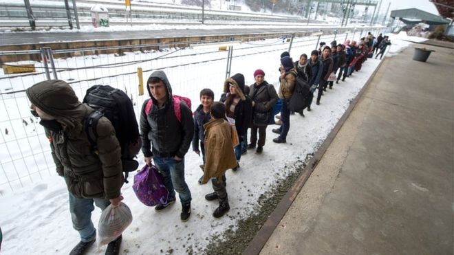 EU migrant crisis: Germany sends migrants back to Austria