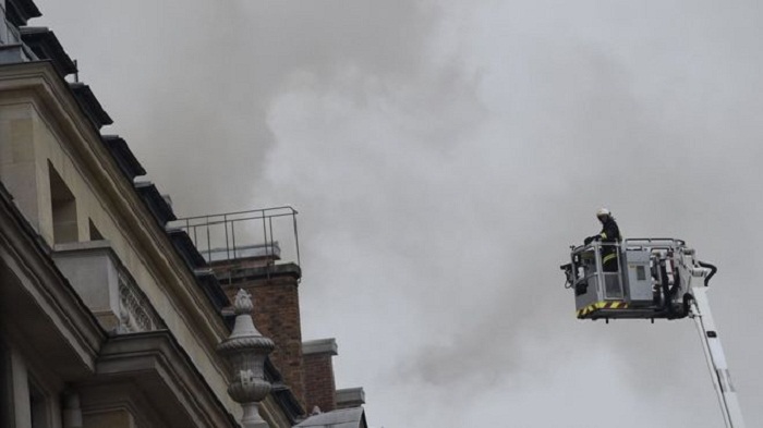 Paris Ritz: Fire at hotel linked to Princess Diana
