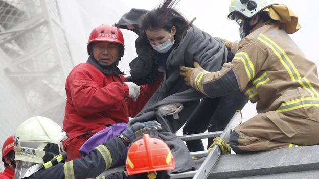 Taiwan earthquake: Rescuers in frantic search for missing