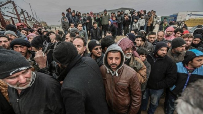 EU calls on Turkey to let Syrian refugees cross border