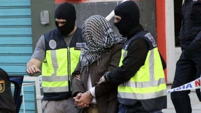 Spain breaks up `IS jihadist cell`