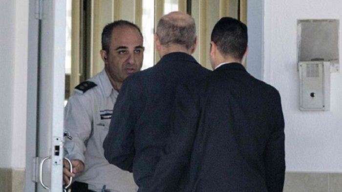 Ehud Olmert jail term: Israel ex-PM begins sentence for bribery