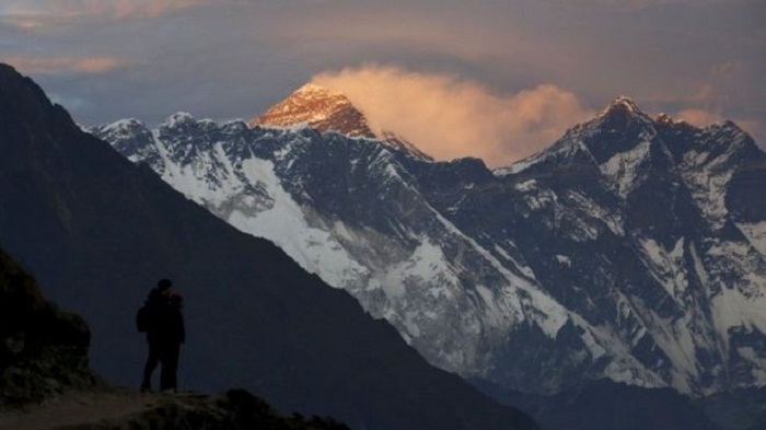 Nepal Everest: Climber permits to be extended after quake