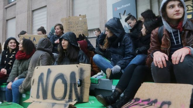 France unions and youths protest against labour reforms