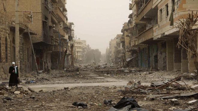 Syria conflict: IS `overruns hospital in Deir al-Zour`