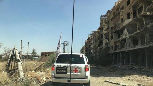 Syria conflict: First aid for Darayya since 2012